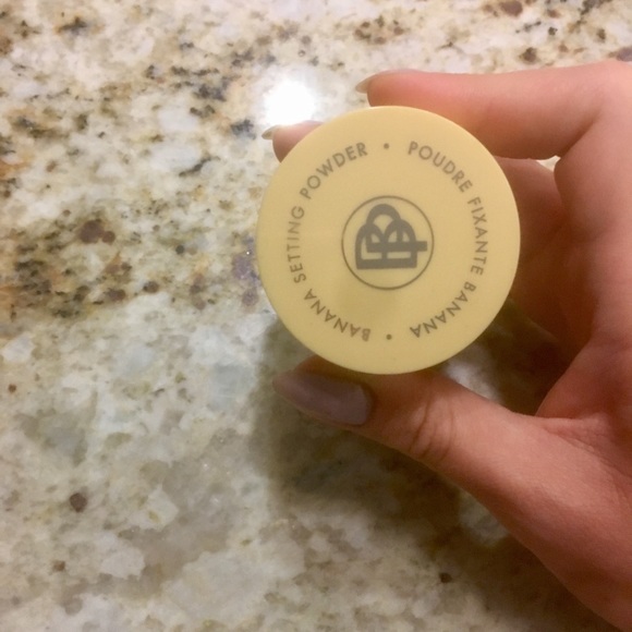 Banana Setting Powder - Picture 3 of 3